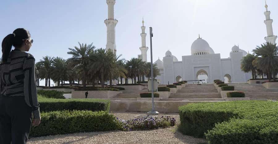 Dubai: Sheikh Zayed Mosque & SeaWorld Entry w/ Transfer - A Ten-Hour Combo Trip That Cuts the Planning Work