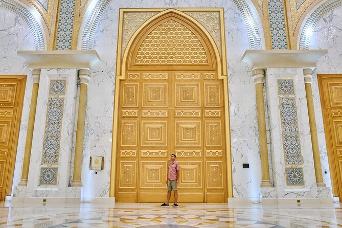 Dubai to Abu Dhabi Day Trip: Grand Mosque, Palace & Etihad Towers - Louvre Abu Dhabi: A Short Photostop, Not a Museum Day
