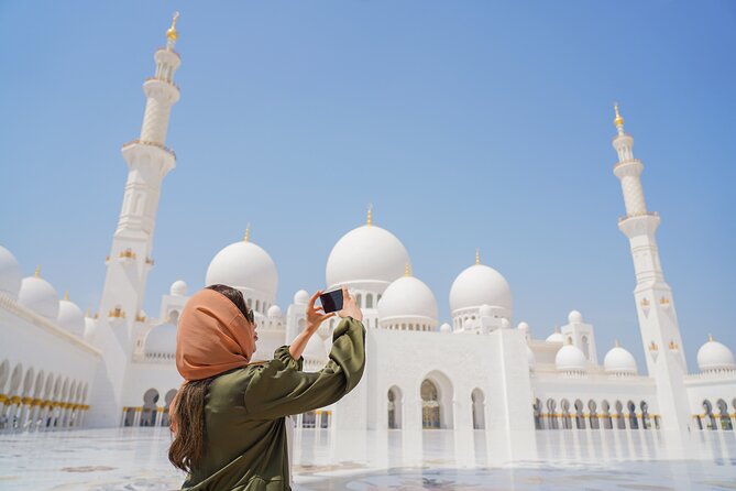 Dubai To Abu Dhabi: Grand Mosque, Royal Palace & Etihad Towers - The mosque-area lunch break: 1 hour, your choice