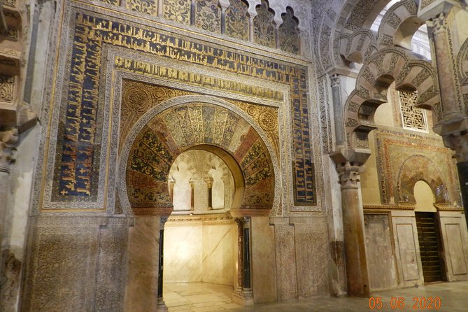 Exclusive visit to the Mosque with official guide. Small groups - Starting at Patio de los Naranjos: getting your bearings fast