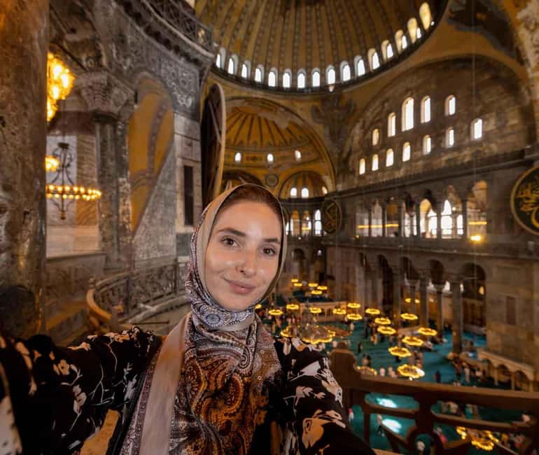 Flexible Combo: Hagia Sophia, Topkapi, Basilica, Blue Mosque - Finding your guides: Dsign Café + the MegaPass flag