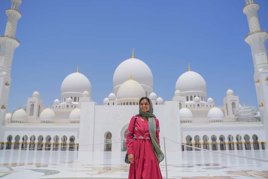 From Abu Dhabi: City Sightseeing and Sheikh Zayed Mosque - What to bring: the dress code beats guesswork