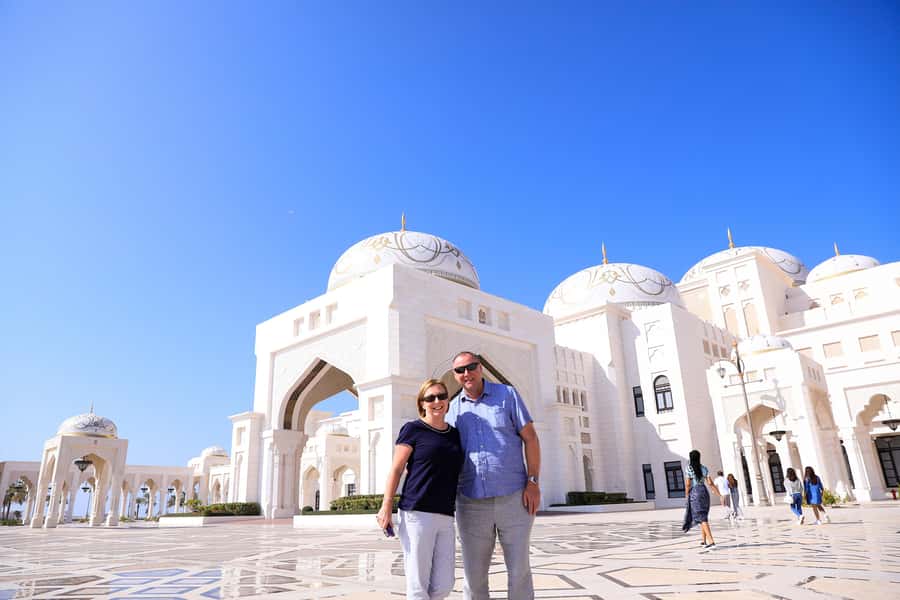 From Abu Dhabi: Grand Mosque, Royal Palace, and Etihad Tower - Etihad Towers: panoramic views and a little luxury wandering