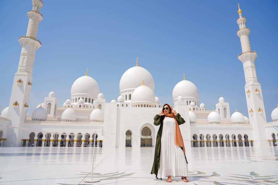 From Abu Dhabi: Grand Mosque, Royal Palace& Heritage Village - Corniche + Emirates Palace photo stop: the easy sightseeing break