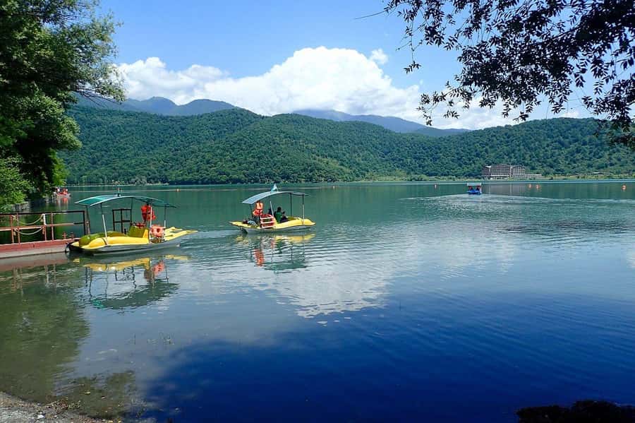 From Baku: Gabala Cable Car, Nohur Lake & Juma Mosque Trip - Nohur Lake: Forest Views, Lunch Choices, and Optional Paddle Boats