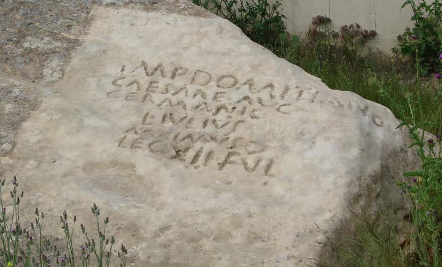 From Baku: Gobustan, Mud Volcanoes & Mosque Private Tour - Bibi-Heybat Mosque: A Short Stop With Real Emotional Weight