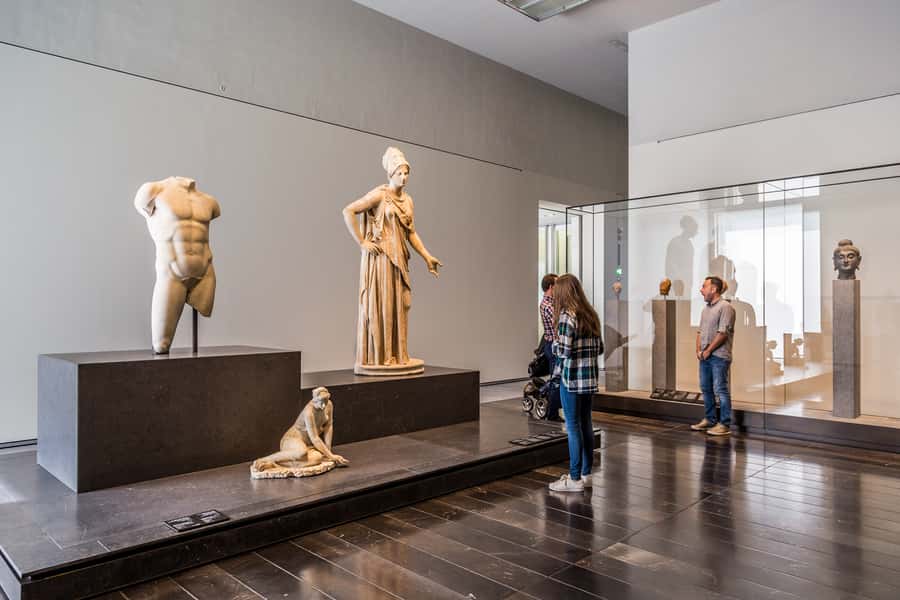 From Dubai: Abu Dhabi Grand Mosque & Louvre Museum Full-Day - Who This Tour Fits Best (and Who Should Skip It)