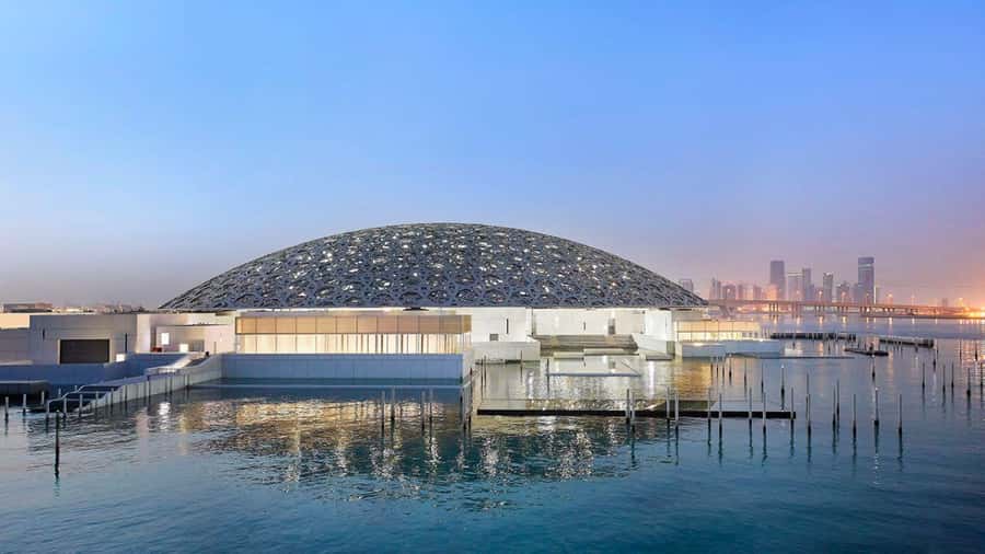 From Dubai: Abu Dhabi Grand Mosque Visit & Theme Park Option - Guides and group energy: why it feels smoother than a DIY day