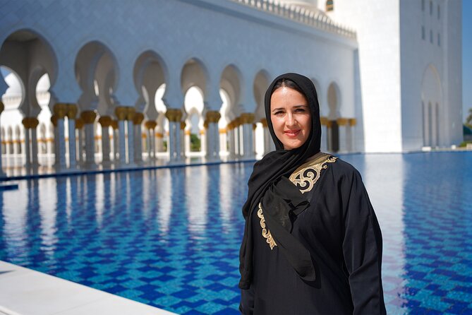 From Dubai: Abu Dhabi Sheikh Zayed Grand Mosque Guided Tour - Inside the prayer hall and the big-ticket wow items