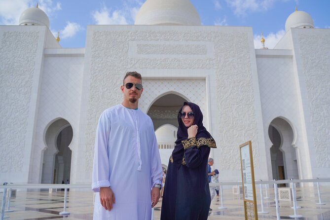 From Dubai: Abu Dhabi Sheikh Zayed Grand Mosque Guided Tour - The drive out: 90 minutes of UAE contrasts