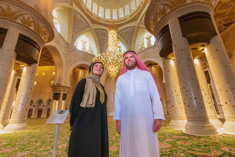 From Dubai: Abu Dhabi Sheikh Zayed Mosque Guided Tour - Dubai to Abu Dhabi: the air-conditioned start matters