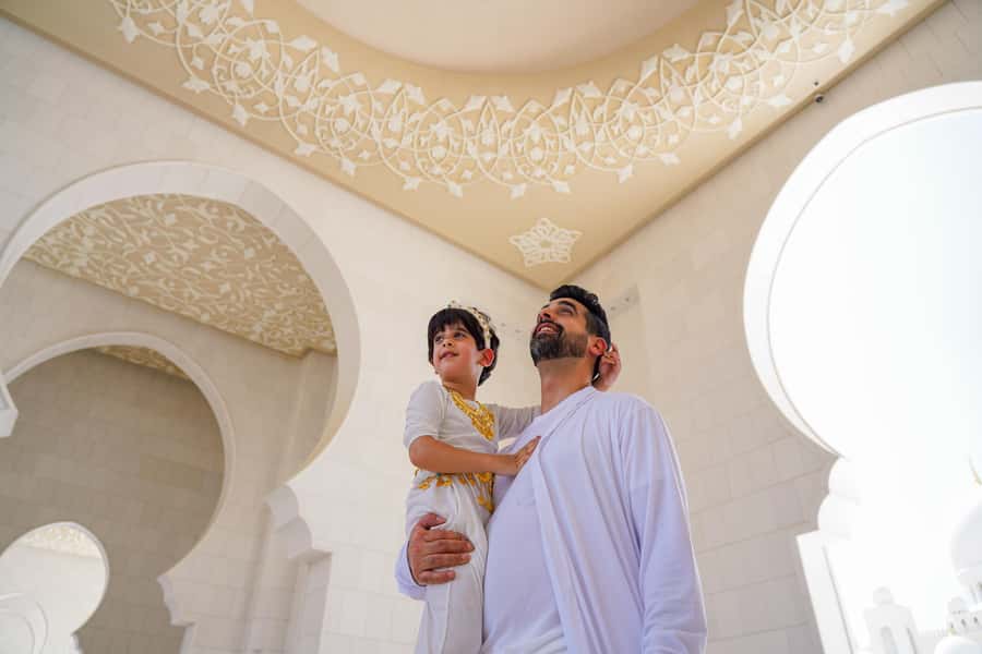 From Dubai: Abu Dhabi Sheikh Zayed Mosque Guided Tour - Guides make (or break) this kind of visit