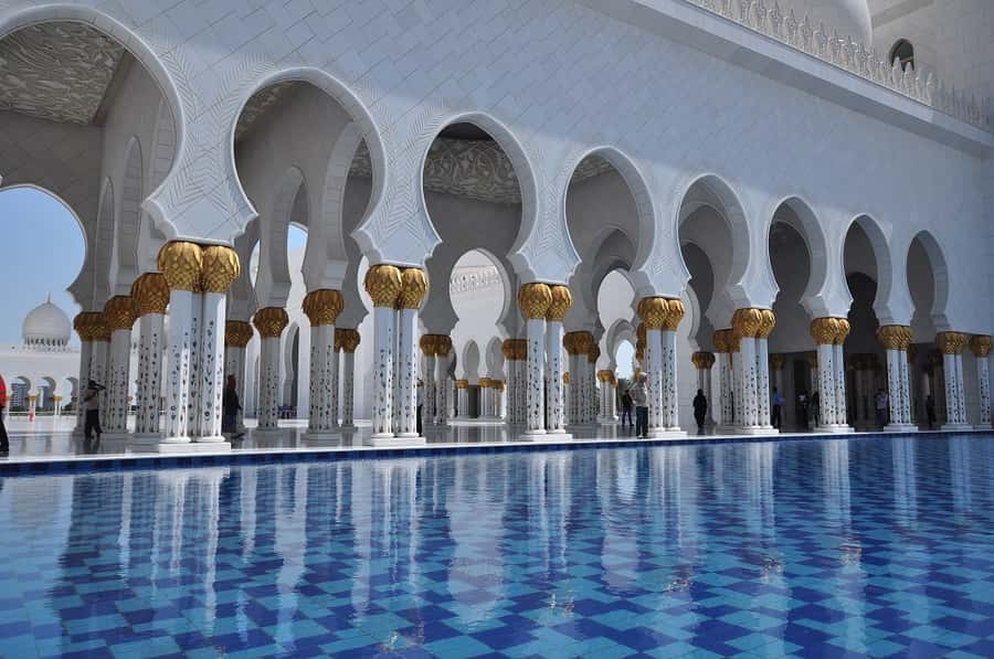 From Dubai: Full Day City Tour, Grand Mosque, Qasr Al Watan - Midday break at Marina Mall: lunch on your terms