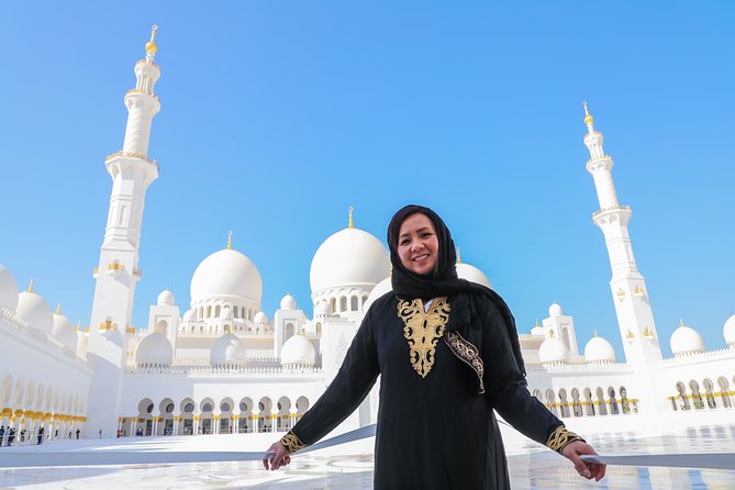From Dubai To Abu Dhabi: Royal Palace, Grand Mosque &Etihad Tower - Sheikh Zayed Grand Mosque: the dress code rules that can save your entry