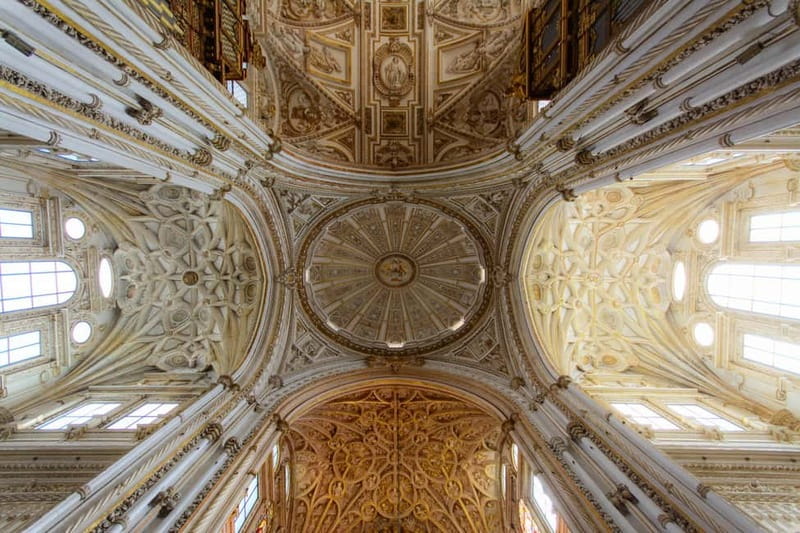From Madrid: Cordoba and Mosque Day Trip by High-Speed Train - Courtyards, statues, and Jewish Quarter streets