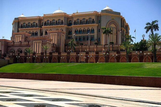 Guided City Tour of Abu Dhabi with Sheikh Zayed Mosque - Marina Mall Lunch Window: Good for a Reset, Not a Full Meal Plan