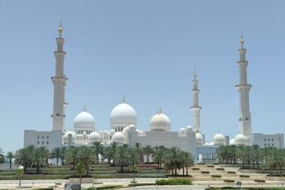 Guided City Tour of Abu Dhabi with Sheikh Zayed Mosque - Emirates Palace Photo Stop and Heritage Village: Luxury Meets Real Life