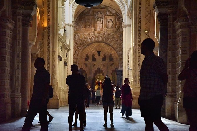 Guided visit to the Mosque and the Jewish Quarter of Cordoba - Artisan souk surroundings near the Mosque-Cathedral: finishing the circuit