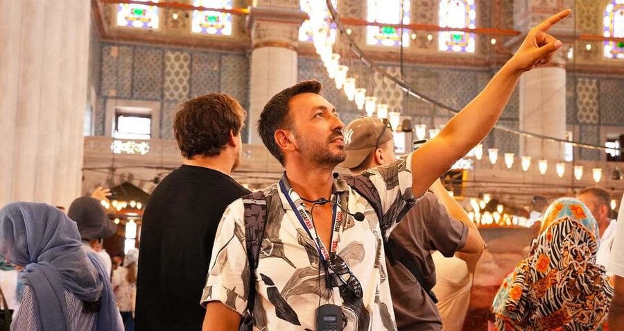 Hagia Sophia & Blue Mosque + Optional Basilica Cistern - Dress code and essentials: avoid delays at the mosque entrances