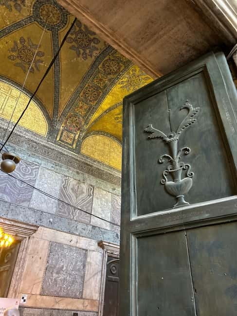Hagia Sophia Skip-the-Line Ticket & Blue Mosque Audio Guide - Optional Basilica Cistern: When the Underground Stop Is Worth It