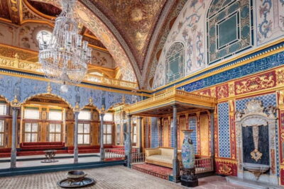 Hagia Sophia, Topkapı Palace, Blue Mosque Guided Small Group - Blue Mosque first: Iznik tiles, six minarets, and a smart start time