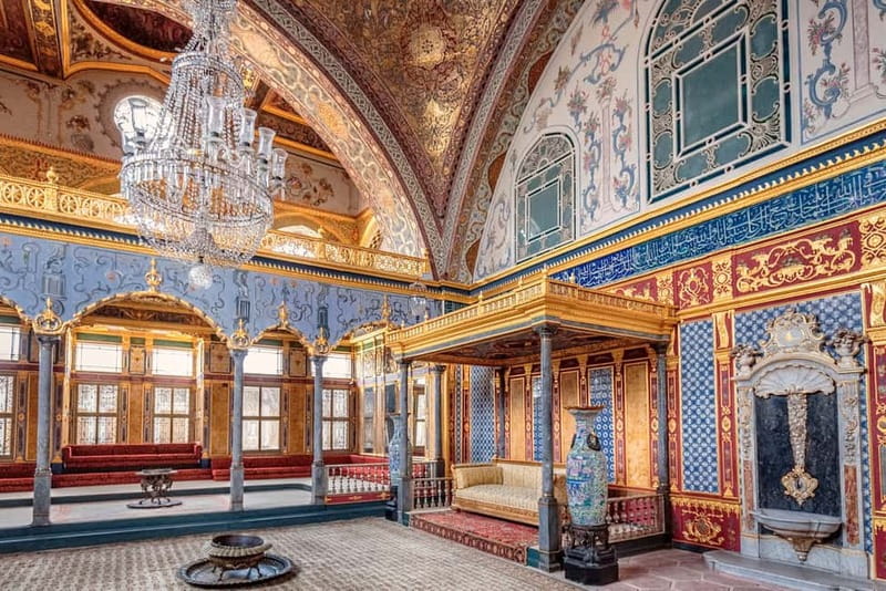 Hagia Sophia, Topkapı Palace, Blue Mosque Guided Small Group - Blue Mosque first: Iznik tiles, six minarets, and a smart start time