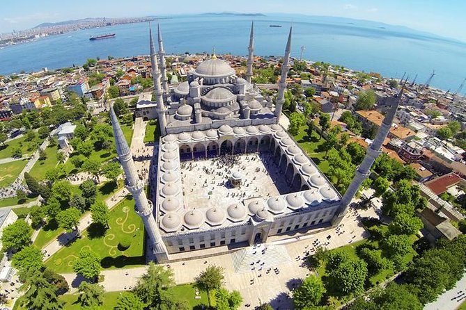Hippodrome and Blue Mosque Guided Tour - Stop 1: Hippodrome Square and the monuments you can actually see
