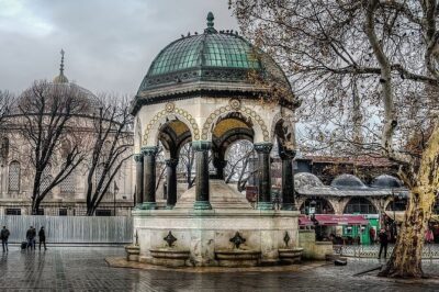 Hippodrome and Blue Mosque Guided Tour - Finding the meeting point at Sultanahmet Square (Binbirdirek)