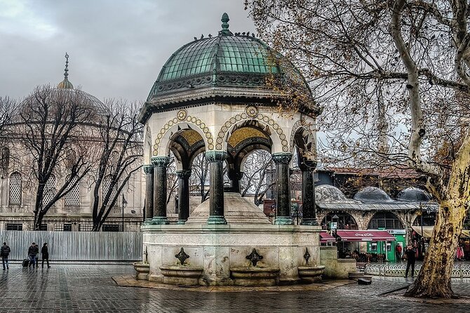 Hippodrome and Blue Mosque Guided Tour - Finding the meeting point at Sultanahmet Square (Binbirdirek)