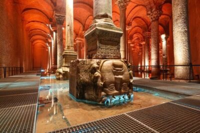 Istanbul: Basilica Cistern, Blue Mosque & Spice Bazaar Tour - Hippodrome of Constantinople and Caferağa Medresesi: the context stops