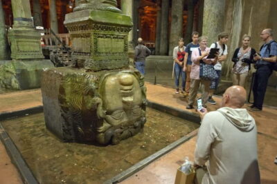 Istanbul: Blue Mosque, Basilica Cistern & Spice Bazaar Tour - Meeting at Alman Çeşmesi and building a route that makes sense