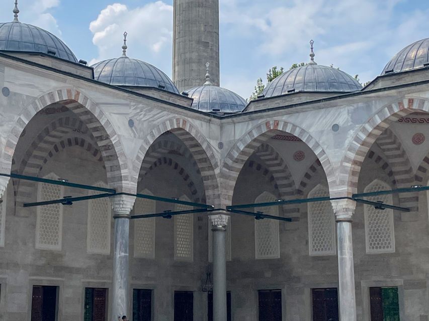 Istanbul: Blue Mosque Guided Tour - What the Guide Does During Crowds: Earphones and Storytelling