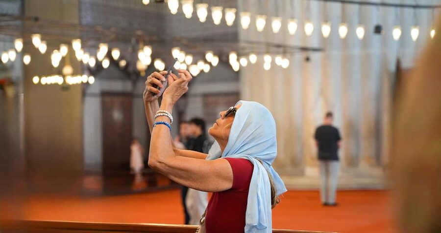 Istanbul: Blue Mosque Guided Tour & Basilica Cistern Ticket - Inside the Blue Mosque: the 1-hour guided visit you’ll actually feel