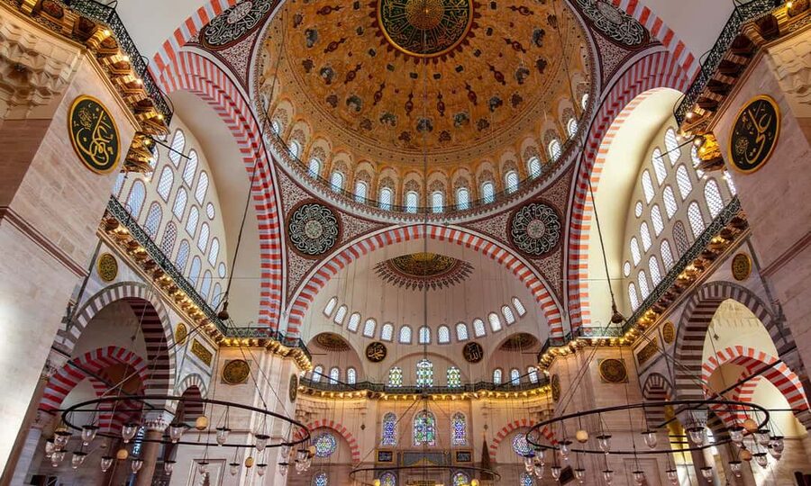 Istanbul: Blue Mosque Guided Tour & Süleymaniye Audio Guide - Meet at the Hippodrome: Dsign Cafe and the MegaPass flag