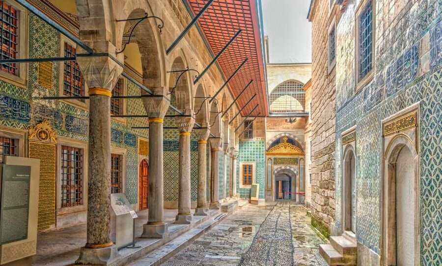 Istanbul: Blue Mosque, Hagia Sofia & Topkapi Palace Day Tour - Hagia Sophia and Hagia Irene: Byzantine Drama in Stone