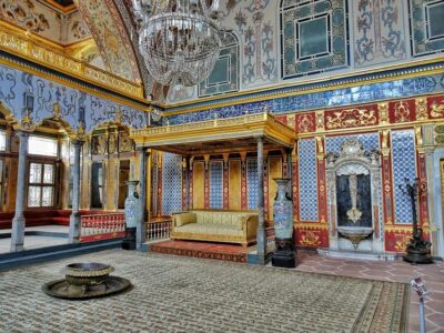 Istanbul: Blue Mosque, Hagia Sofia & Topkapi Palace Day Tour - Blue Mosque: Blue Tiles and a Busy Entrance