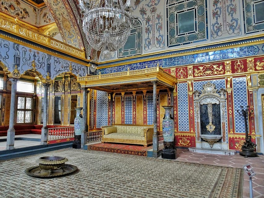 Istanbul: Blue Mosque, Hagia Sofia & Topkapi Palace Day Tour - Blue Mosque: Blue Tiles and a Busy Entrance