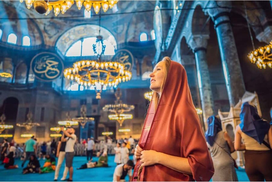 Istanbul: Blue Mosque, Hagia Sophia, & Old Town Walking Tour - Sultanahmet makes this tour easy to enjoy