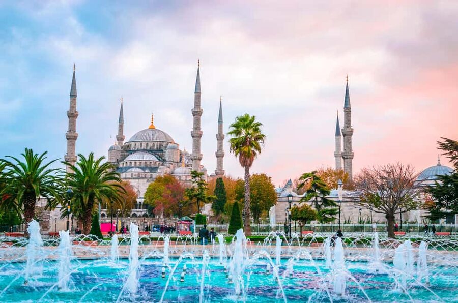 Istanbul: Blue Mosque, Hagia Sophia, & Old Town Walking Tour - Alman Çeşmesi meeting point and the small-group pacing