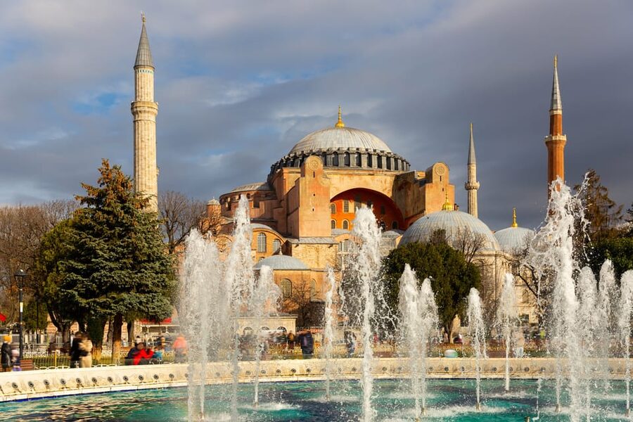 Istanbul City Walk: Blue Mosque, Hippodrome & Hagia Sophia - The Blue Mosque: six minarets, İznik tiles, and real time to look
