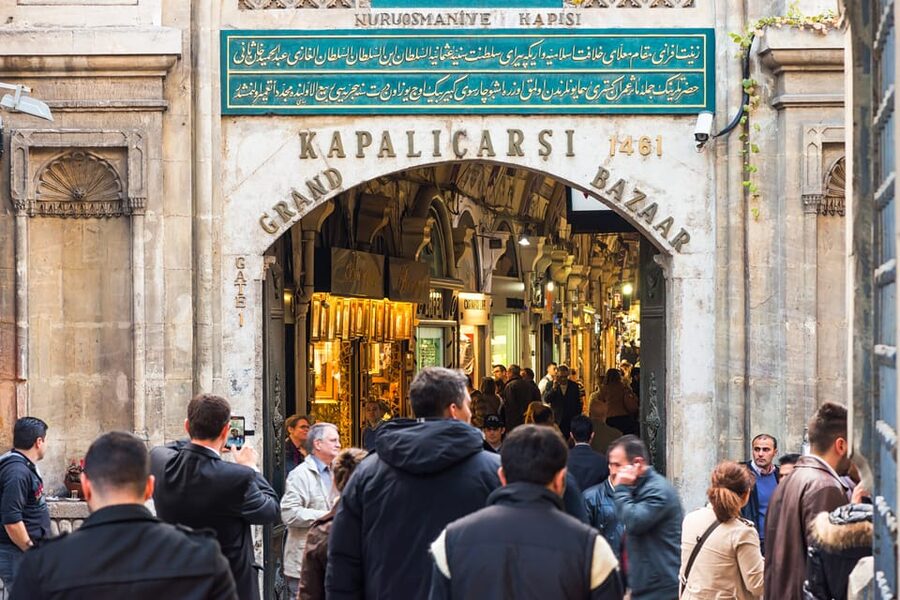 Istanbul City Walk: Blue Mosque, Hippodrome & Hagia Sophia - Alman Çeşmesi and the German Fountain: the lesson starts early