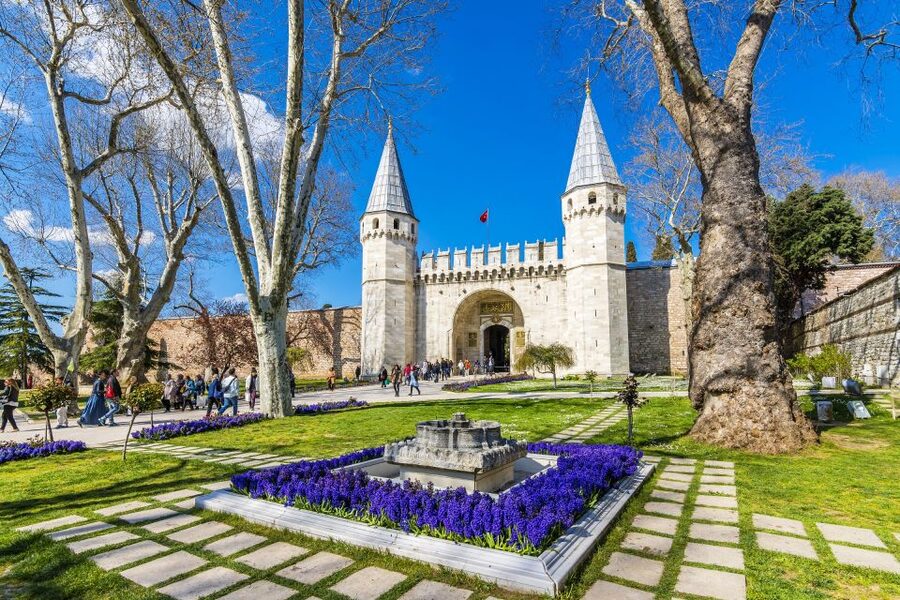 Istanbul City Walk: Blue Mosque, Old Town & Hippodrome - Hippodrome of Constantinople: The Arena Behind the Monuments