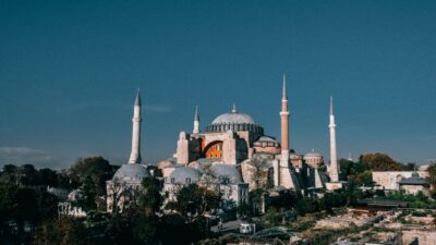 Istanbul: Hagia Sophia, Blue Mosque, Cistern & Bazaar Tour - Hagia Sophia: What to Notice in a Building That Outlived Empires