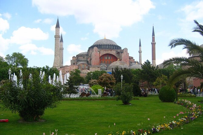 Istanbul: Hagia Sophia & Blue Mosque Guided & Small-Group Tour - Pacing and comfort: why the group size matters