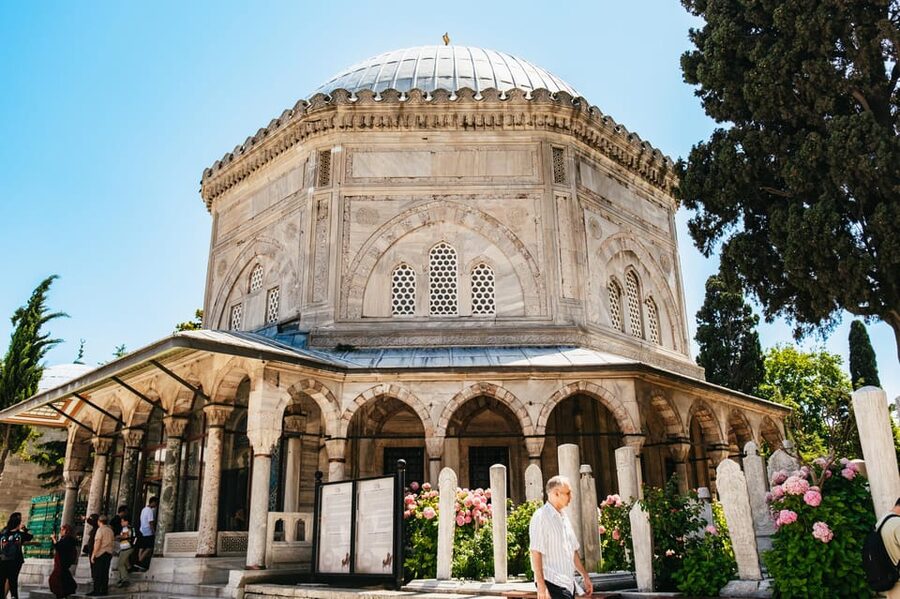Istanbul: Hagia Sophia, Blue Mosque, Suleymaniye Mosque Tour - Hagia Sophia: from 6th-century landmark to modern visitor icon