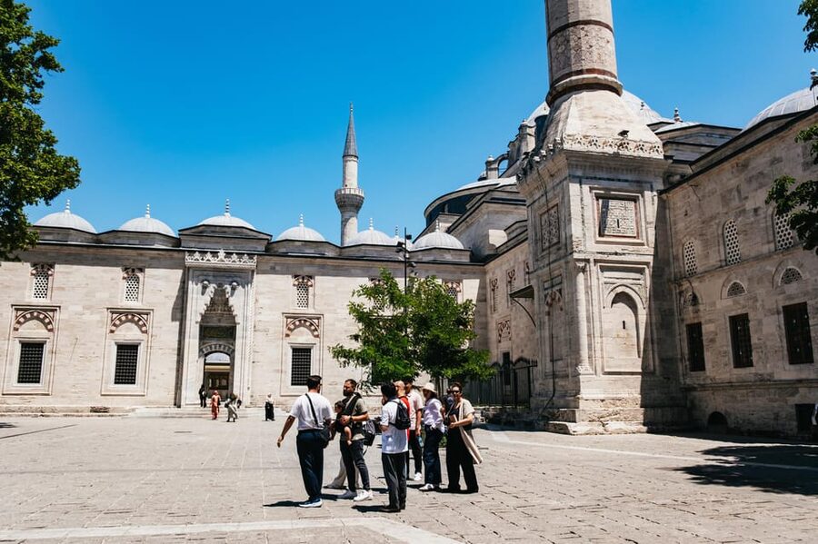 Istanbul: Hagia Sophia, Blue Mosque, Suleymaniye Mosque Tour - Süleymaniye Mosque on the Third Hill: Mimar Sinan’s big idea
