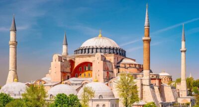 Istanbul: Hagia Sophia Tour with Optional Blue Mosque Tour - Meeting on the Hippodrome: Dsign Cafe and the yellow ribbon