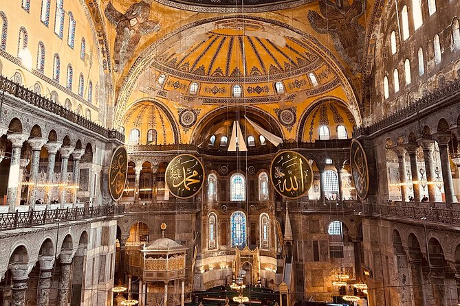 Istanbul Highlights Blue Mosque, Hagia Sophia, Cisterns and More! - Hagia Sophia: museum space with a living mosque element