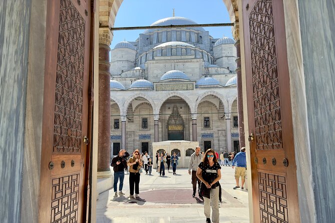 Istanbul Old City: Basilica Cistern - Blue Mosque - Grand Bazaar - Blue Mosque etiquette: modest dress, working mosque rules, and what to notice