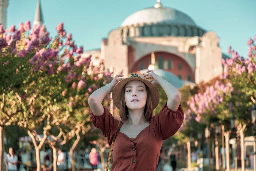 Istanbul: Private photoshoot at Hagia Sophia&Blue Mosque - Meeting at Sultan Ahmet Park: Why Starting Point Matters